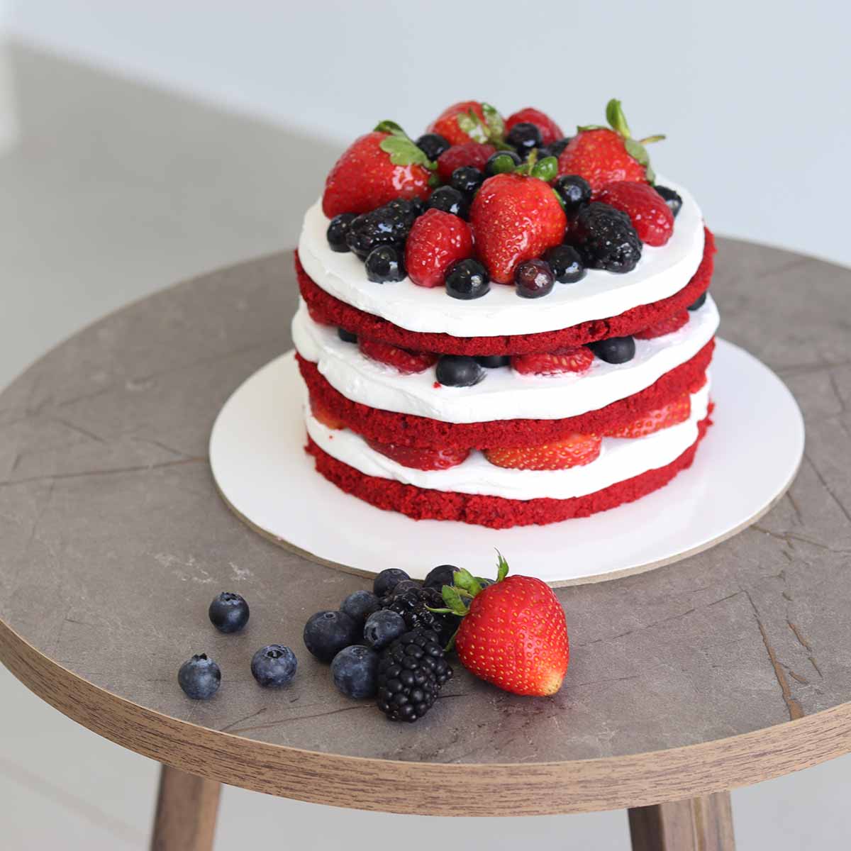 Berries Redvelvet Cake - Image 3