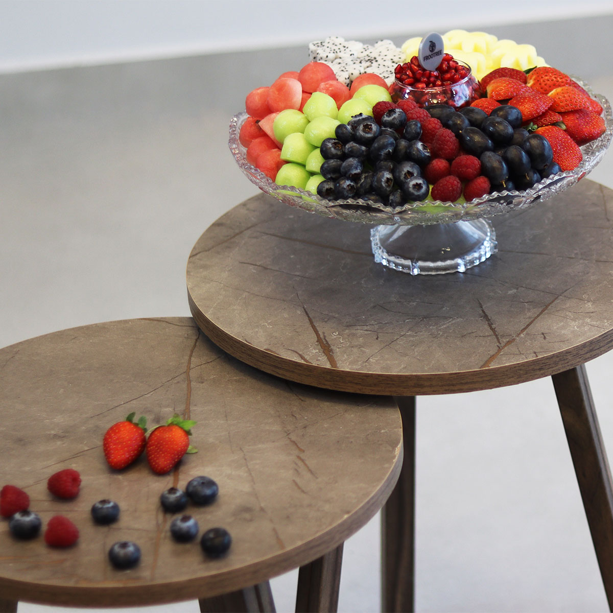 Berries Round Vase - Image 4