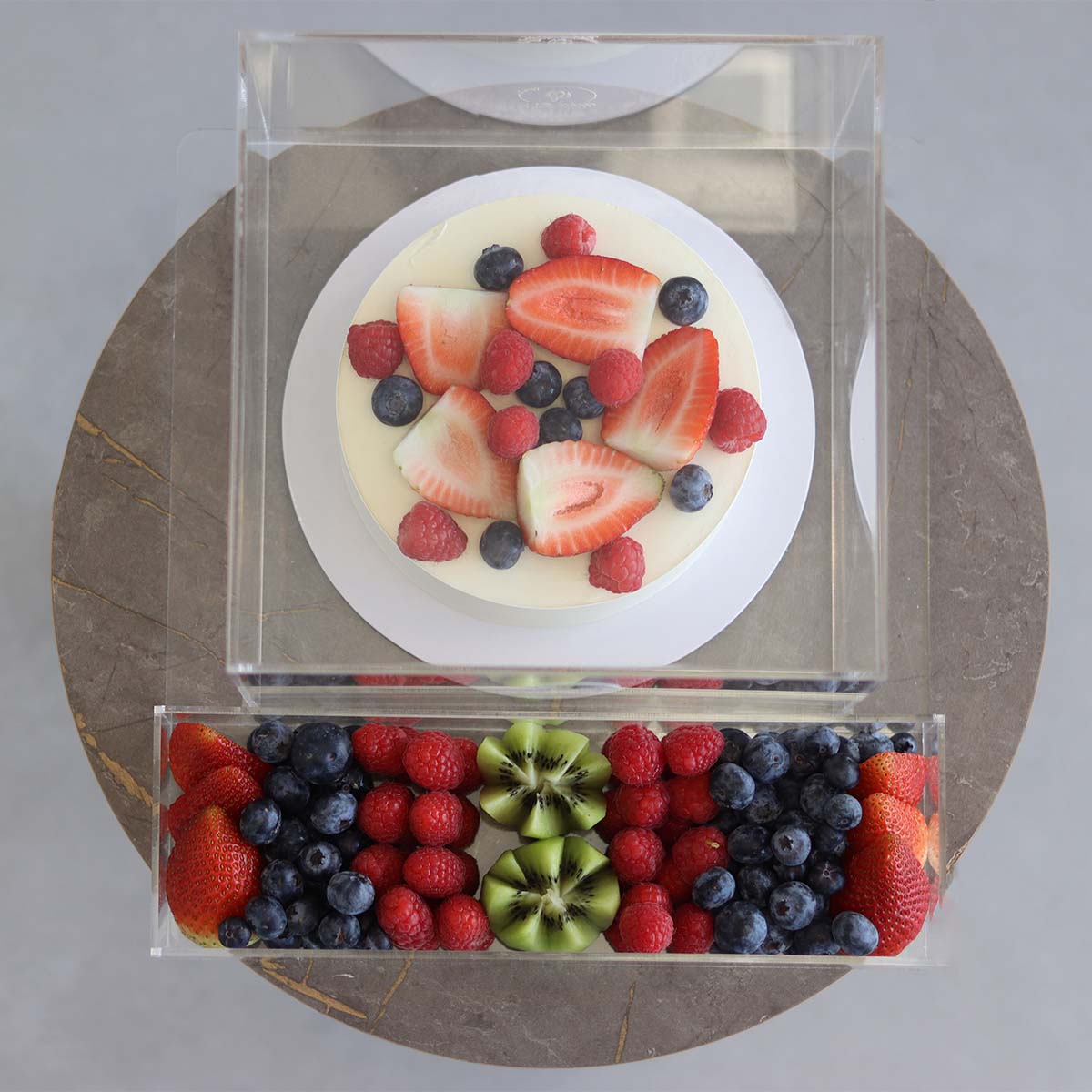 Berries Cake And Berries Box - Image 3