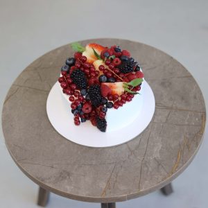 Vanilla Berries Special Cake