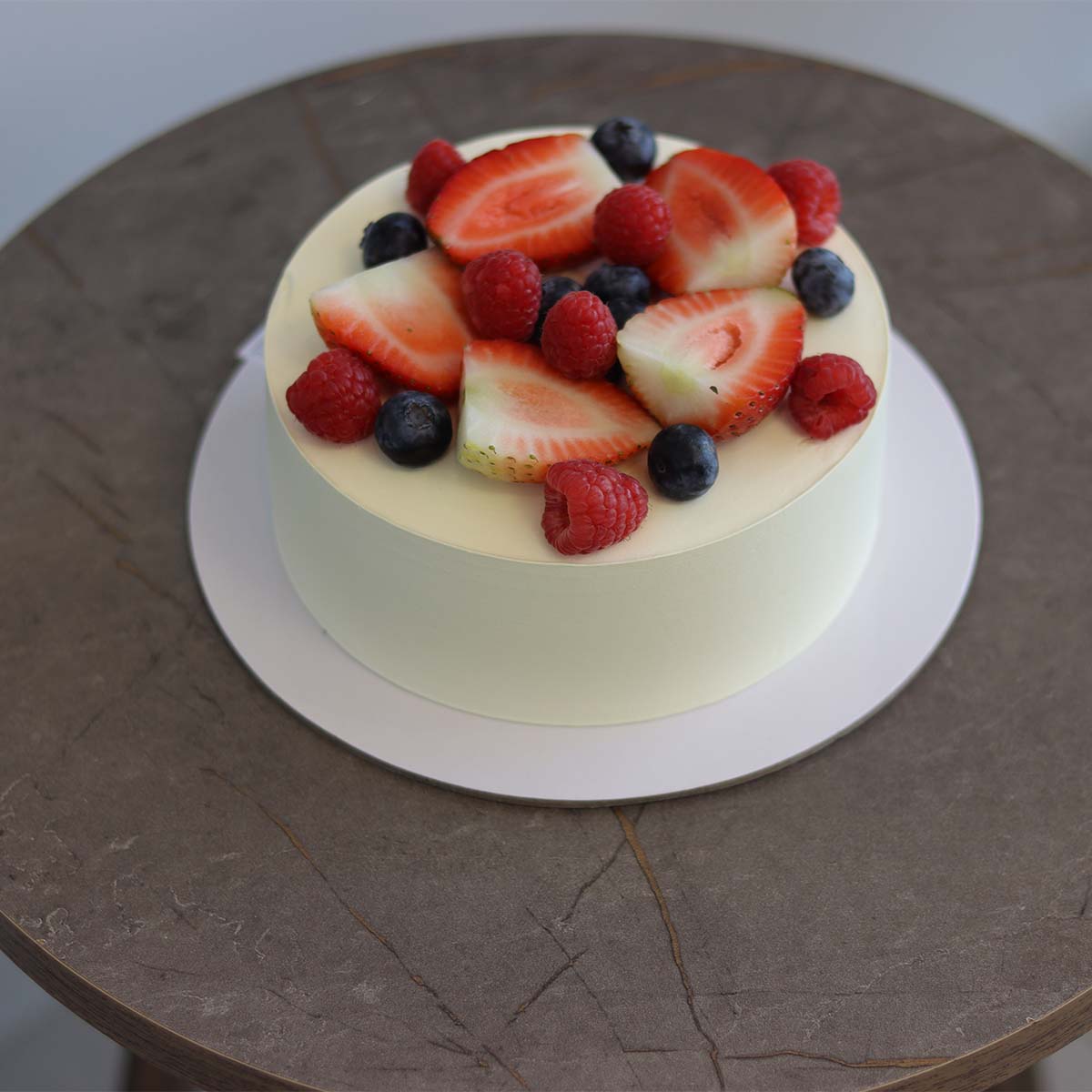 Berry Topped Cake - Image 3