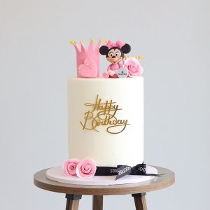 Minnie Mouse Fondant Cake