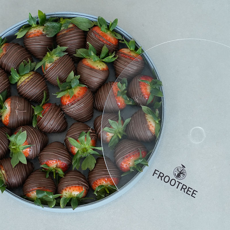 Strawberry dipped Chocolate Round Tray - Image 3