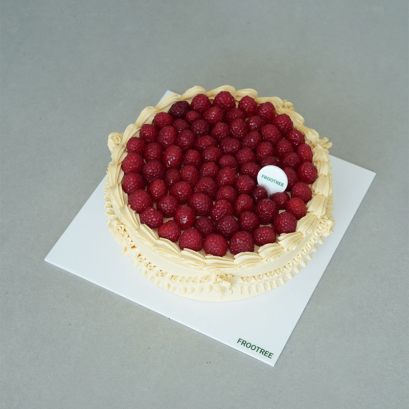 Classic Raspberry Cake - Image 3